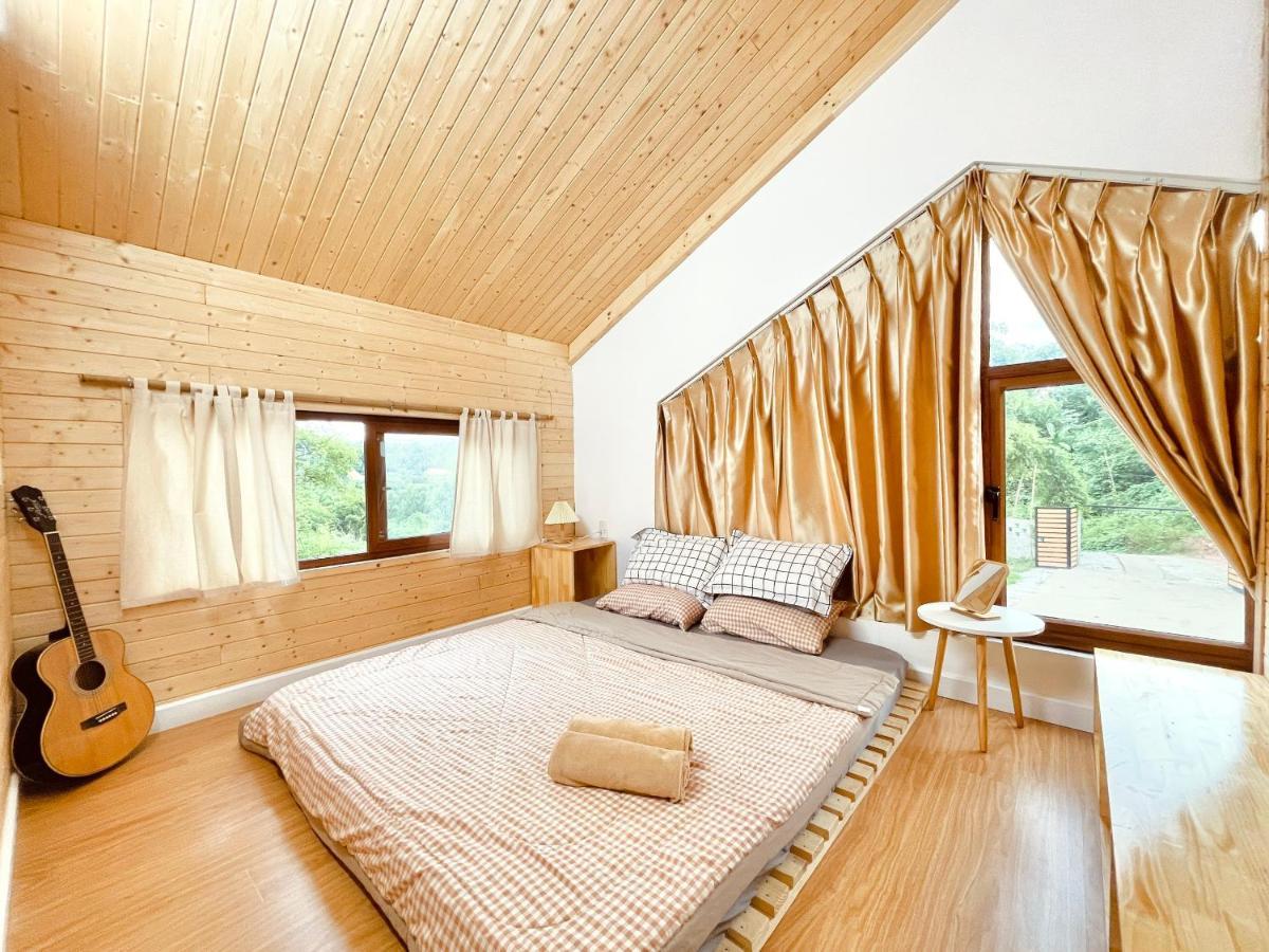 Micasa - Nha Gac Mai Tren Dinh Doi Villa กาวบั่ง ภายนอก รูปภาพ
